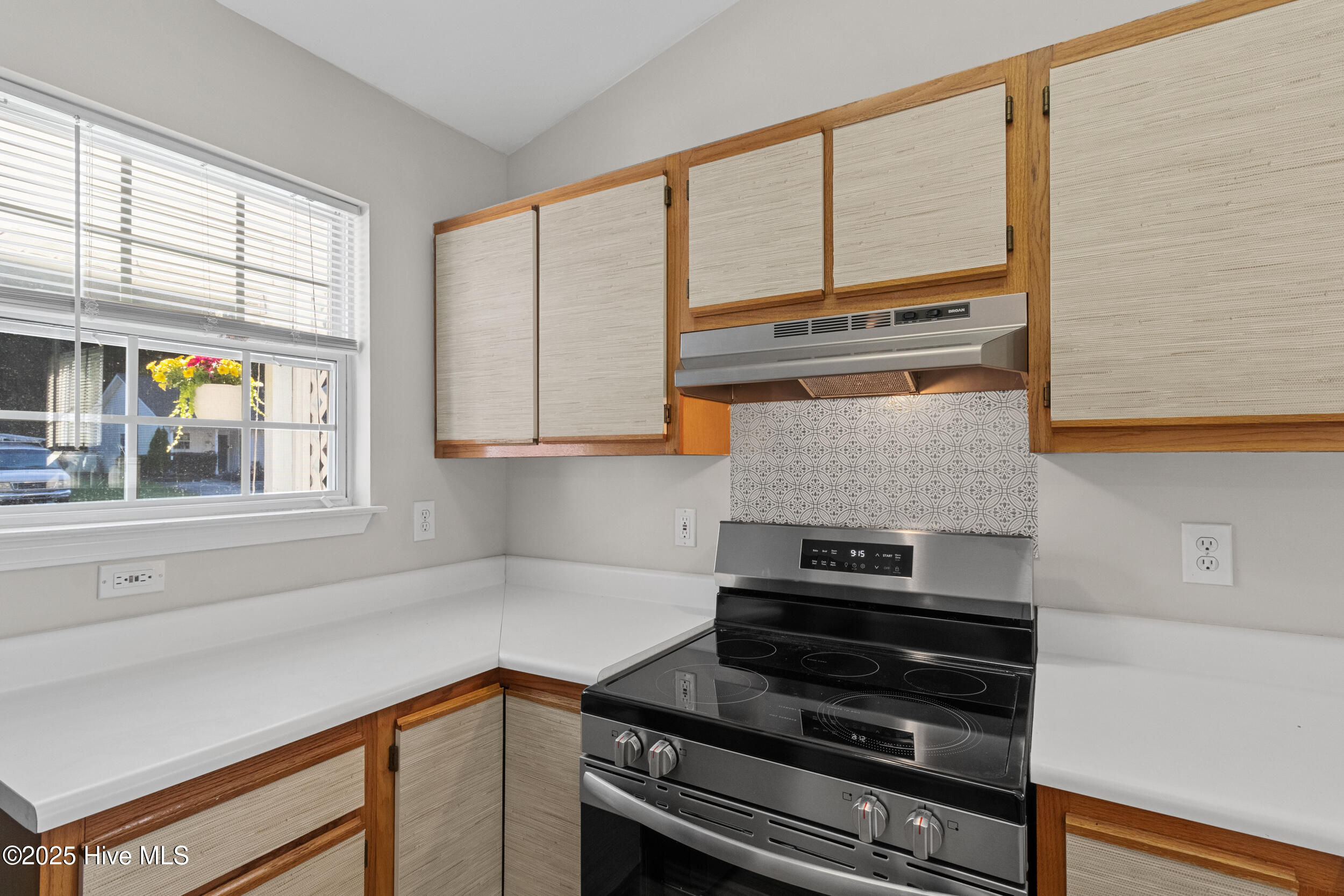 Wilmington, North Carolina 28405, United States, 2 Bedrooms Bedrooms, ,2 BathroomsBathrooms,Residential,Pending,255960