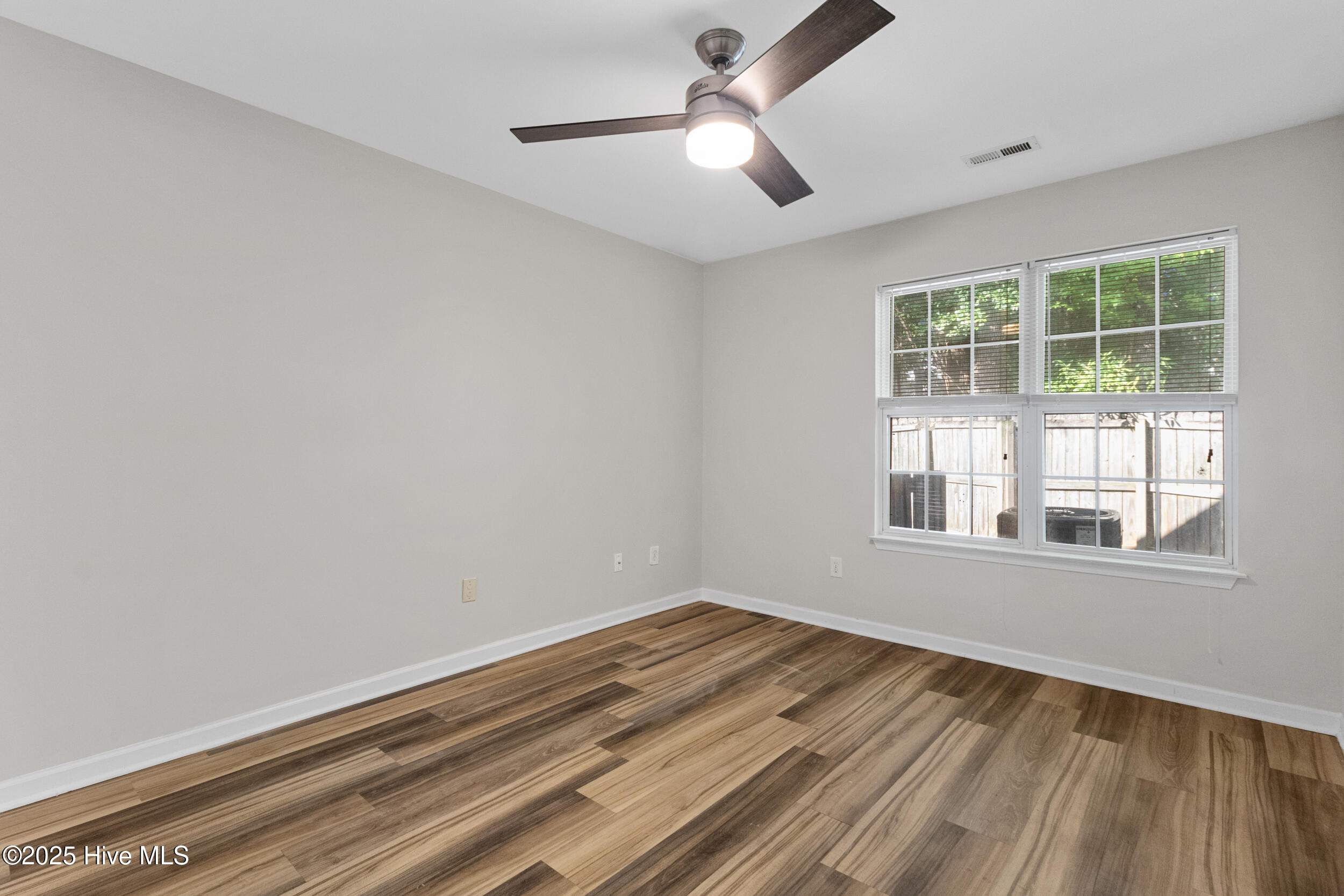 Wilmington, North Carolina 28405, United States, 2 Bedrooms Bedrooms, ,2 BathroomsBathrooms,Residential,Pending,255960