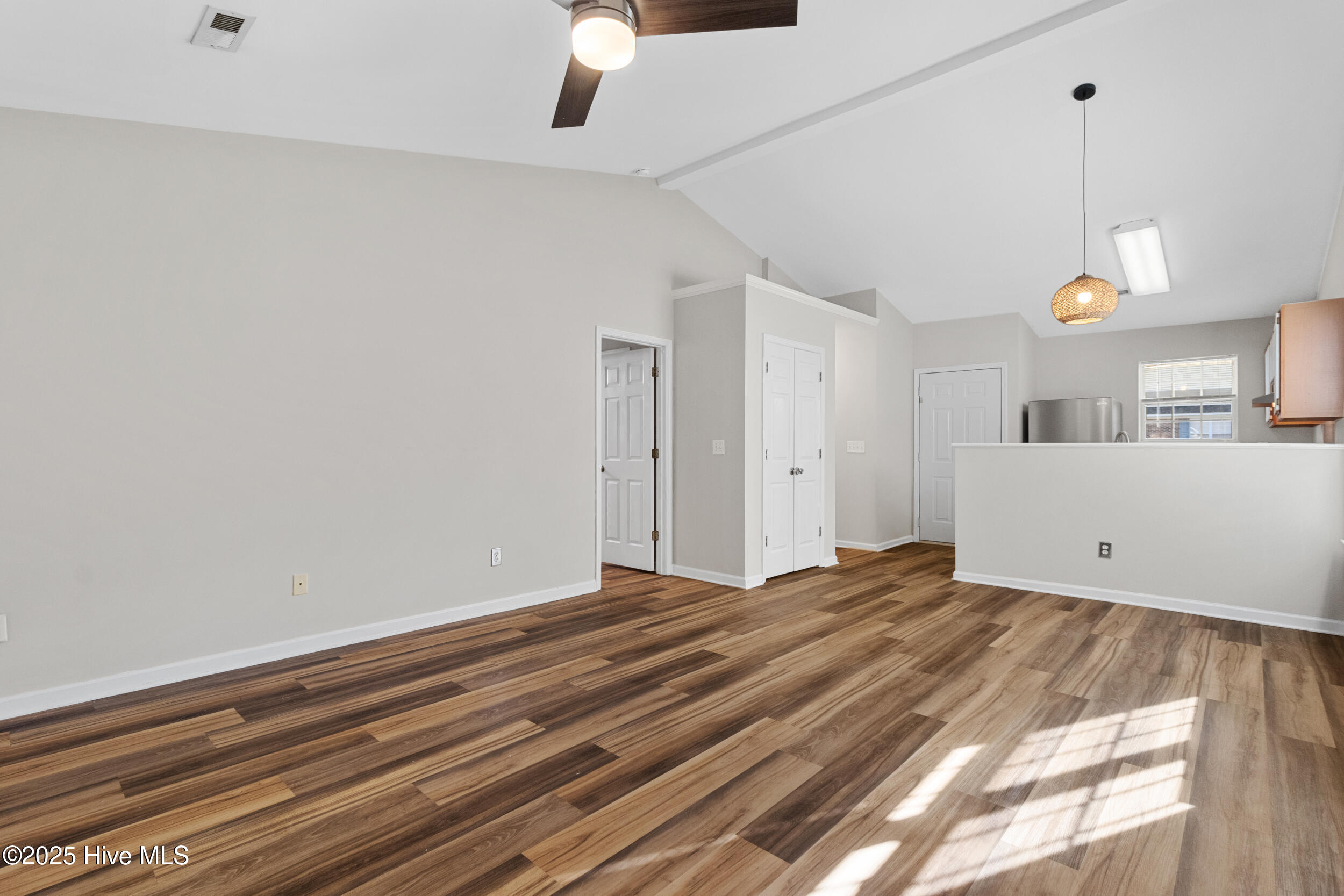 Wilmington, North Carolina 28405, United States, 2 Bedrooms Bedrooms, ,2 BathroomsBathrooms,Residential,Pending,255960