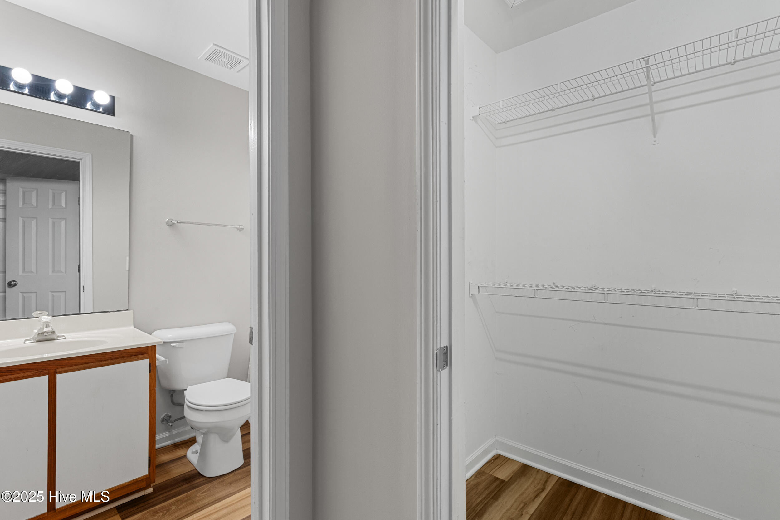 Wilmington, North Carolina 28405, United States, 2 Bedrooms Bedrooms, ,2 BathroomsBathrooms,Residential,Pending,255960