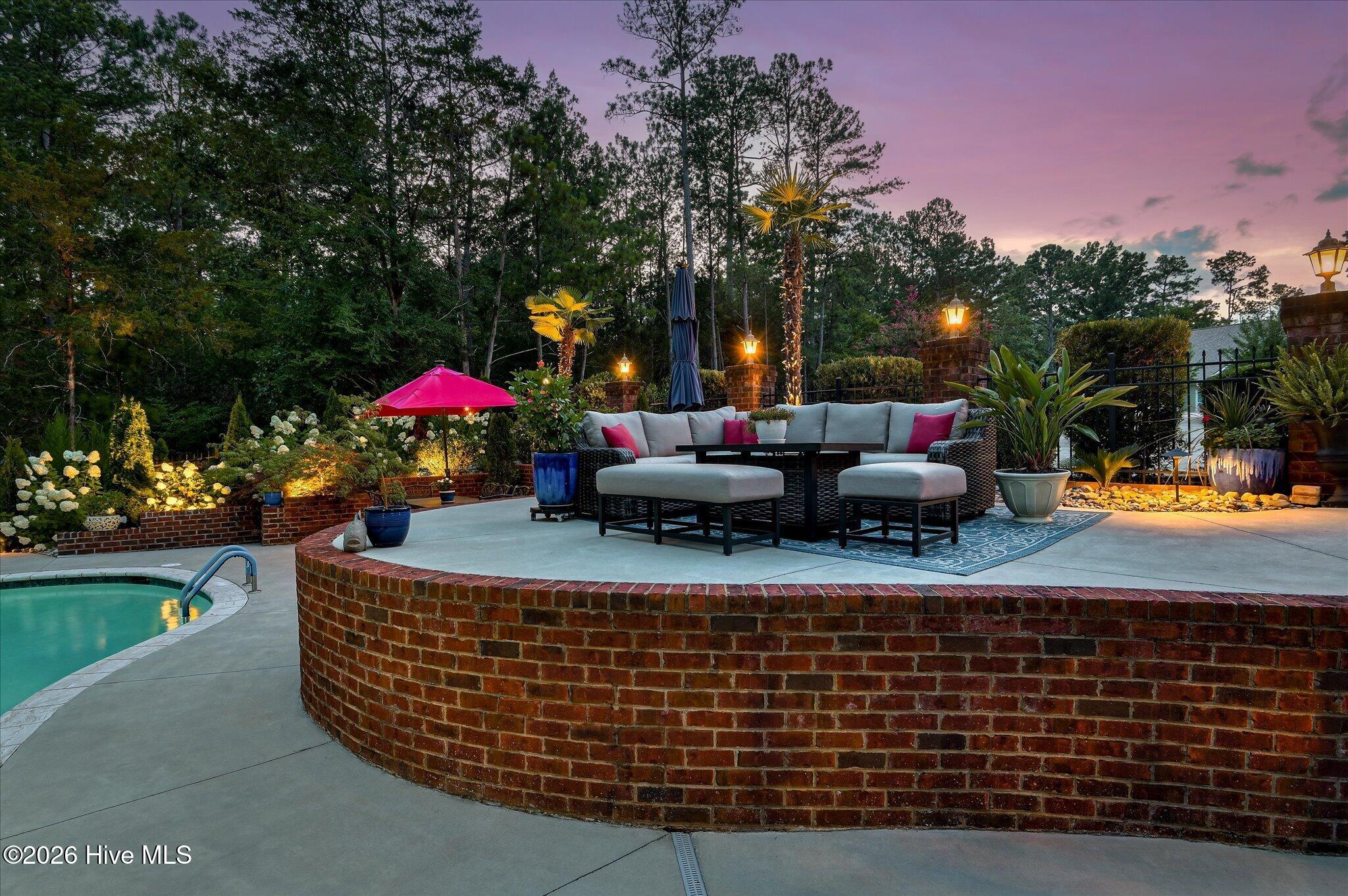 335 Crown Point