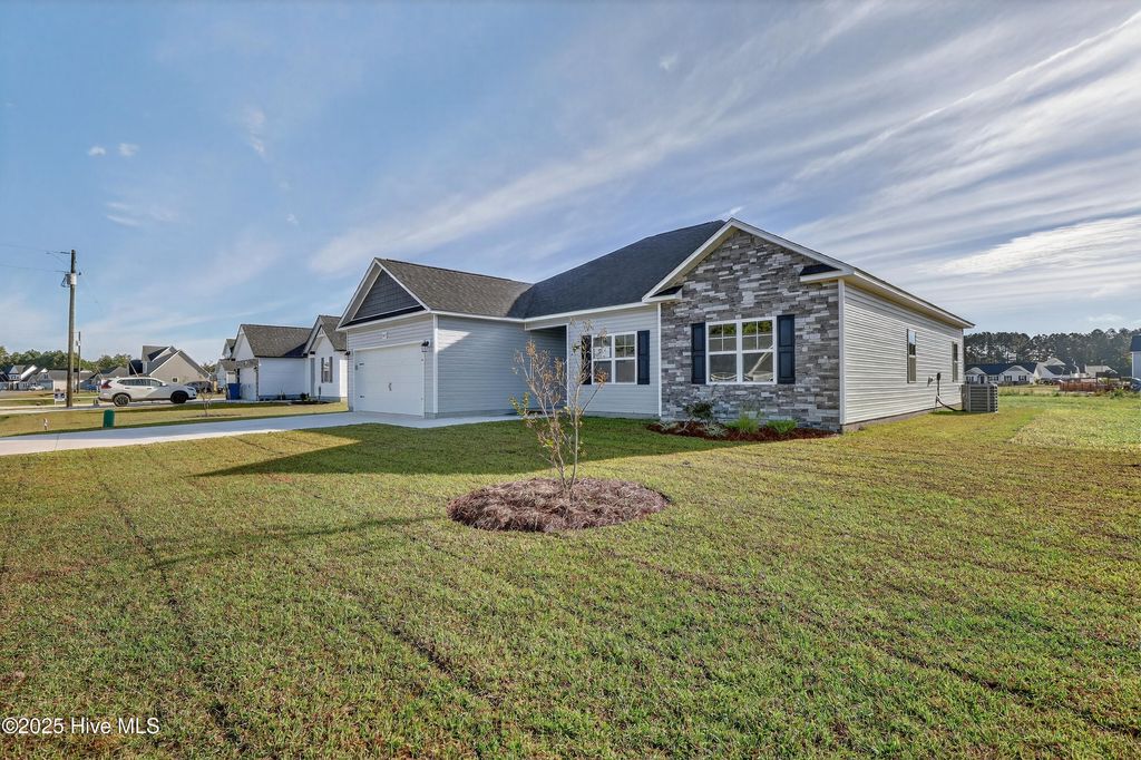 Photo of 304 Cotton Hill Place #Lot 110, Hubert, NC 28539 (MLS # 100505090)