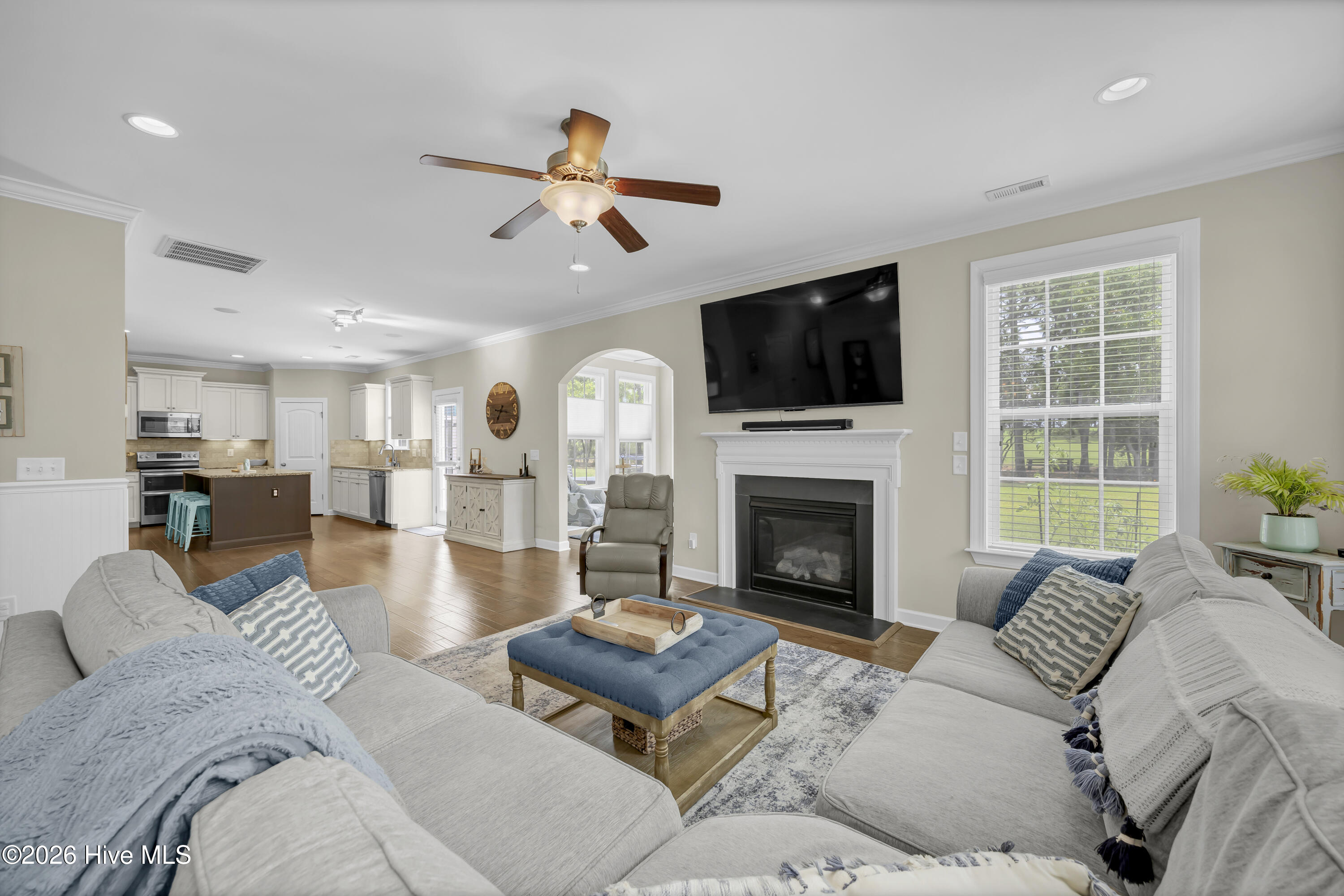 6152 Willow Glen Drive