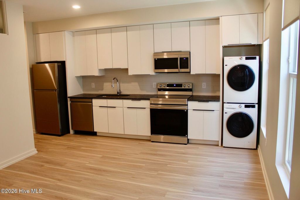 Photo of 1124 Castle Street #304, Wilmington, NC 28401 (MLS # 100560947)