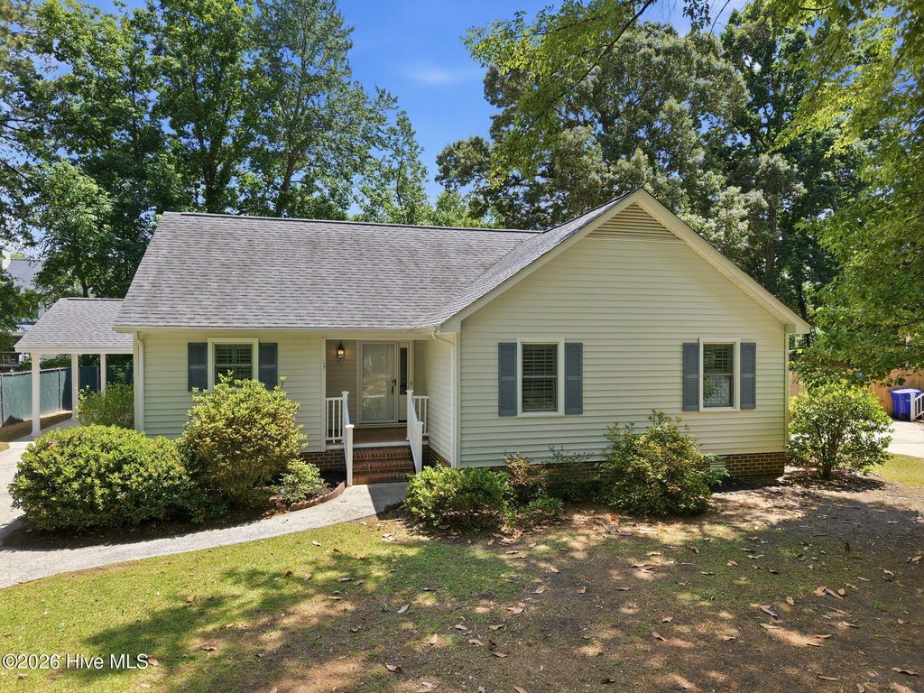 Photo of 305 Baytree Drive, Greenville, NC 27858 (MLS # 100572001)