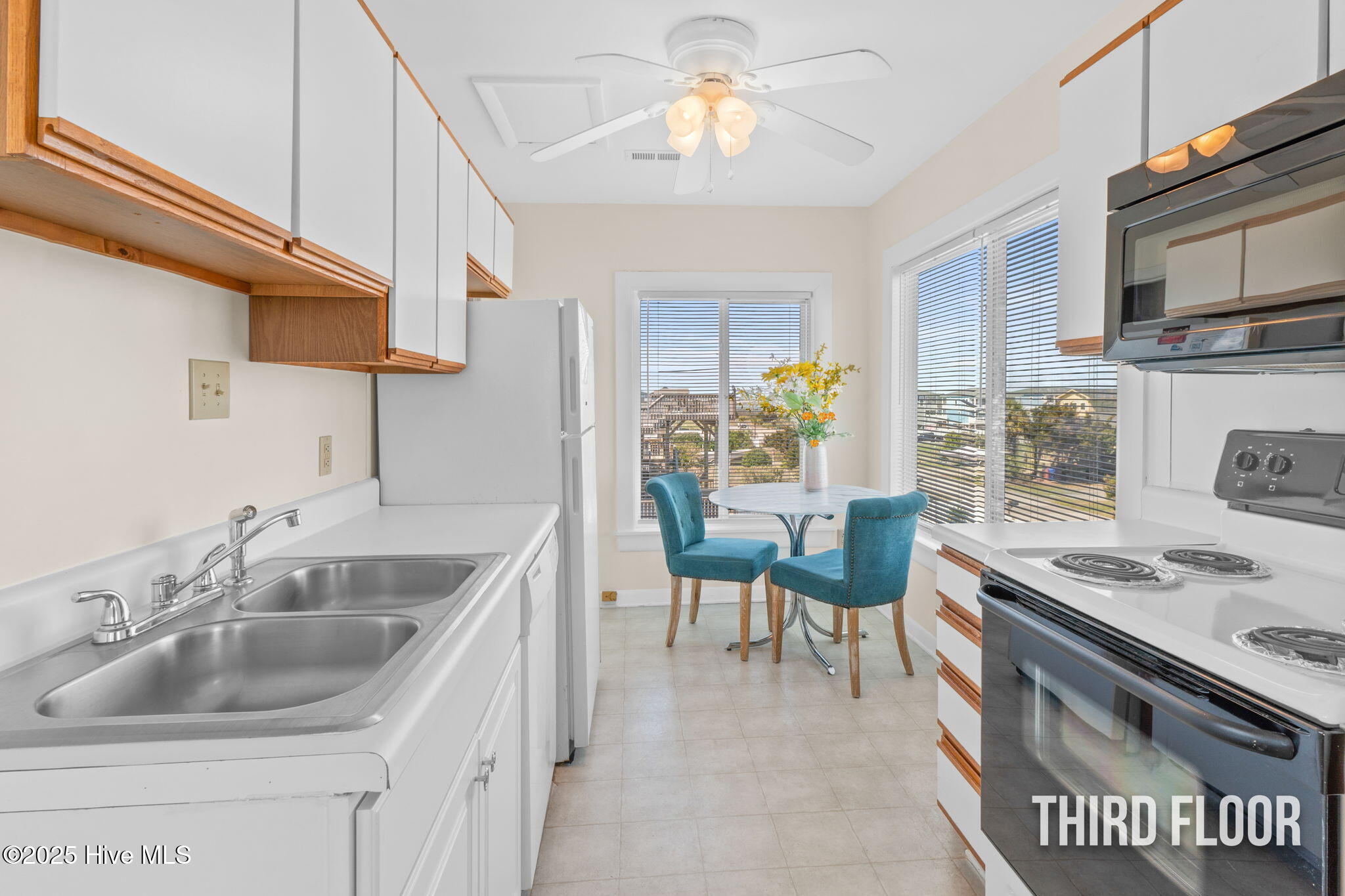 Oak Island, North Carolina 28465, United States, 6 Bedrooms Bedrooms, ,4 BathroomsBathrooms,Residential,Active,255807