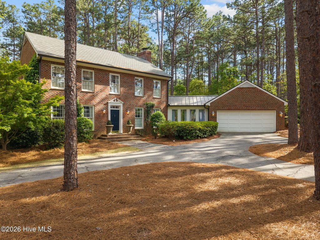Photo of 385 Lake Dornoch Drive, Pinehurst, NC 28374 (MLS # 100568277)