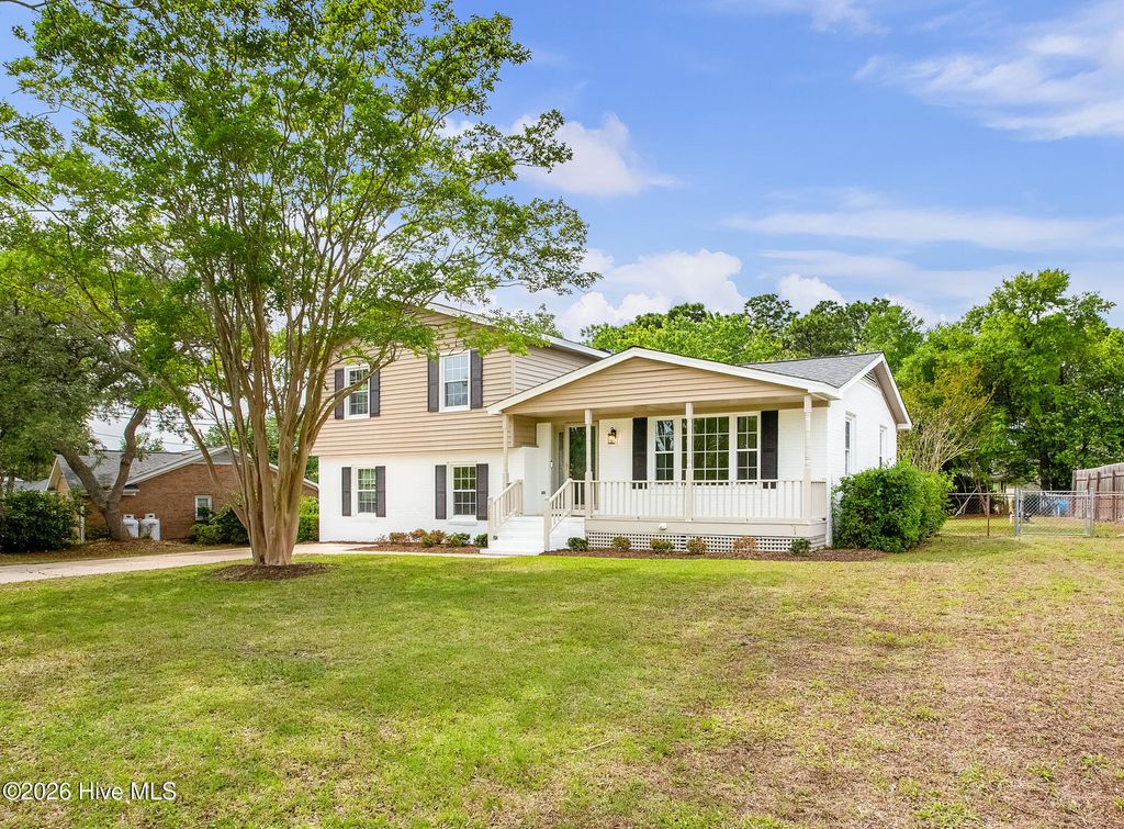 Photo of 335 Sabra Drive, Wilmington, NC 28405 (MLS # 100573849)