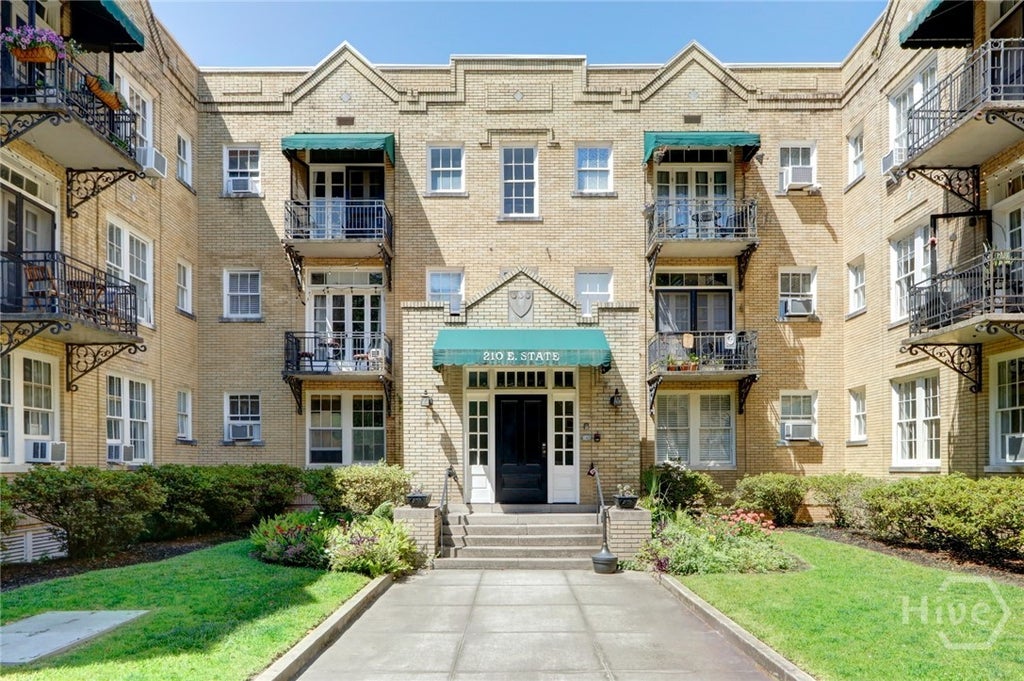 Photo of 210 E State Street #20, Savannah, GA 31401 (MLS # SA364461)