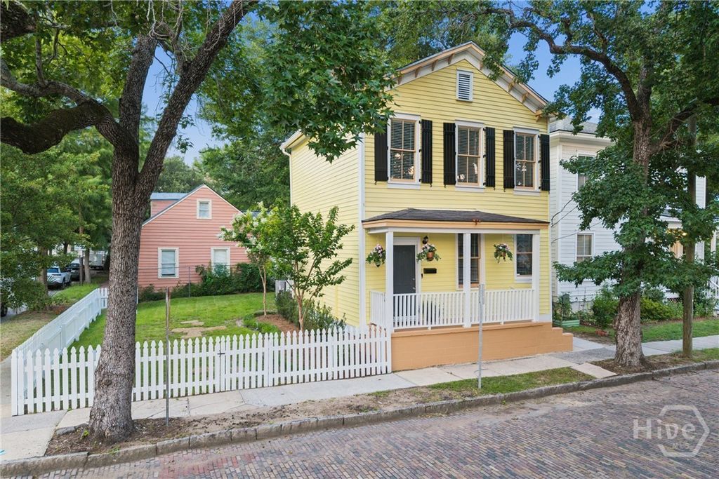 Photo of 122 W 31St Street, Savannah, GA 31401 (MLS # SA359895)