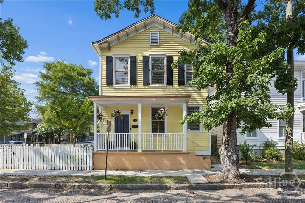 Photo of 122 W 31St Street, Savannah, GA 31401 (MLS # SA359895)