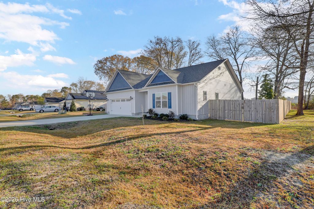 Photo of 406 Duster Lane, Richlands, NC 28574 (MLS # 100565079)