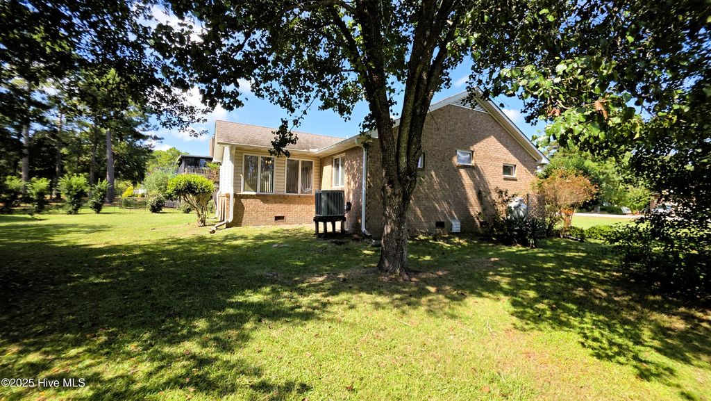 Photo of 812 Pelican Drive, New Bern, NC 28560 (MLS # 100533040)