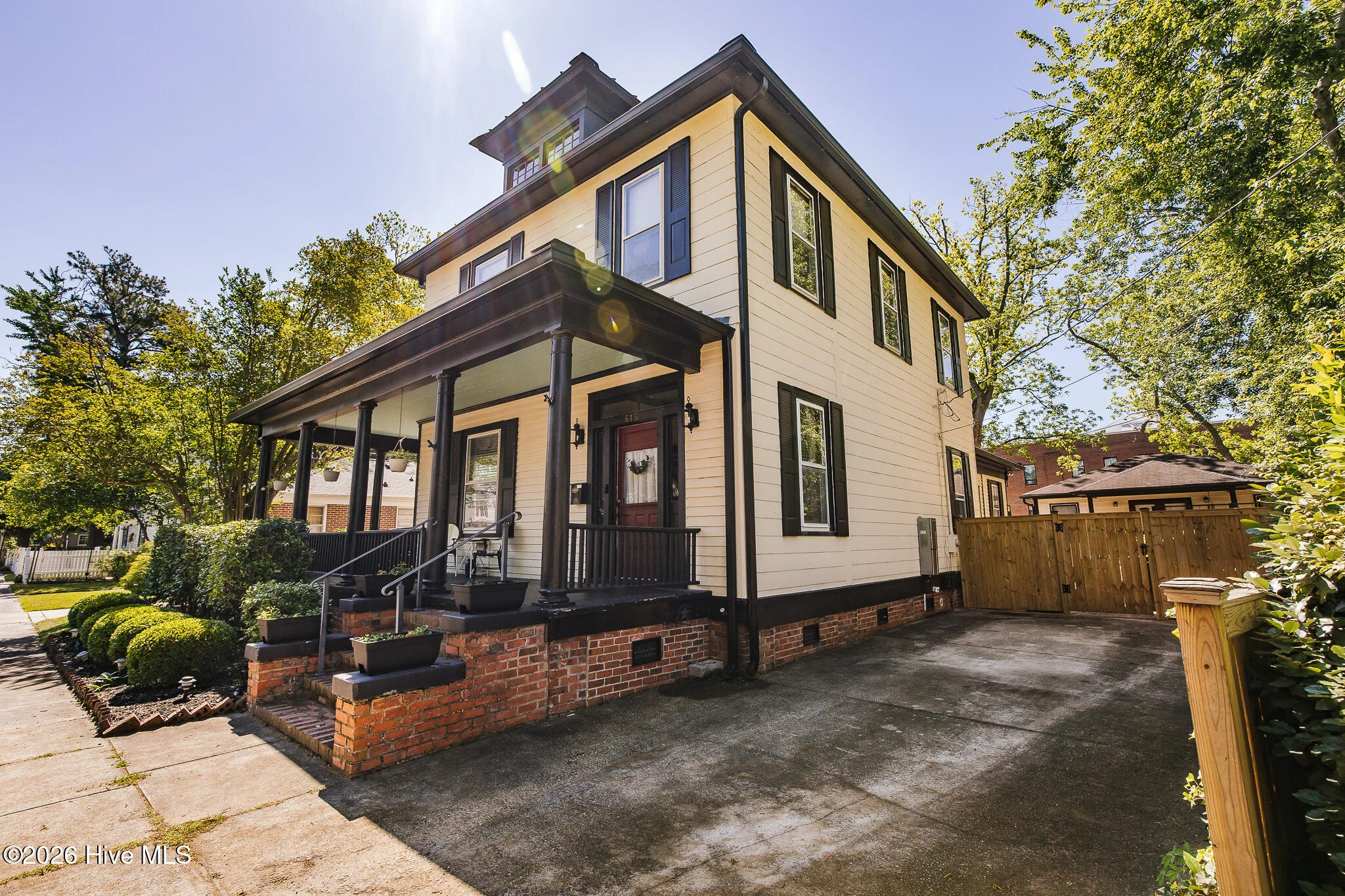615 New Street