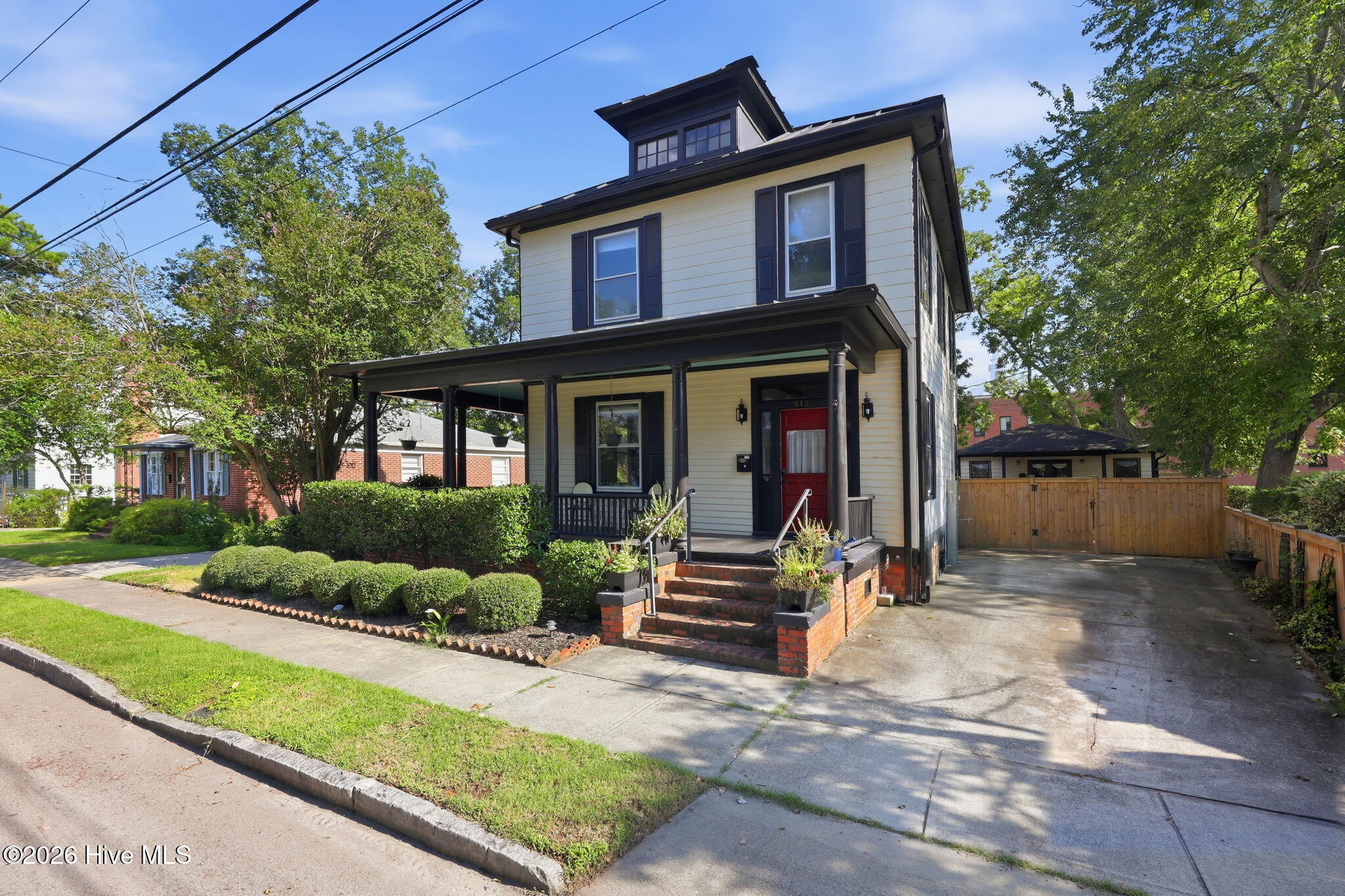 615 New Street