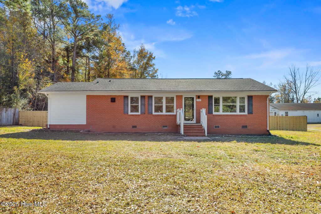 Photo of 2383 Burgaw Highway, Jacksonville, NC 28540 (MLS # 100541820)