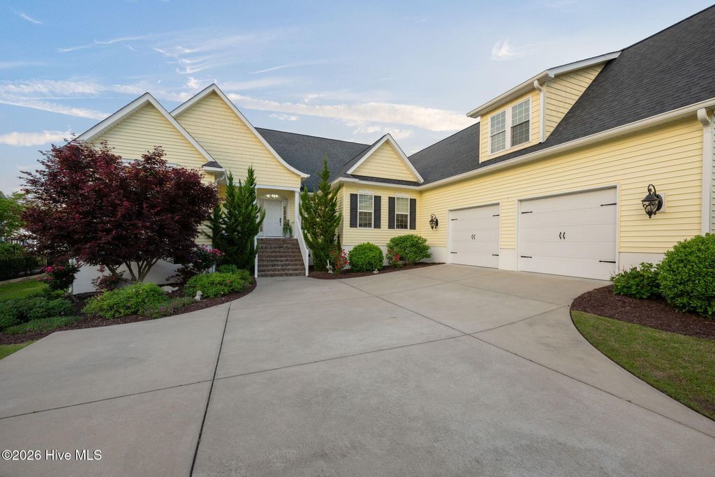 Photo of 405 Neuse Harbour Boulevard, New Bern, NC 28560 (MLS # 100567417)