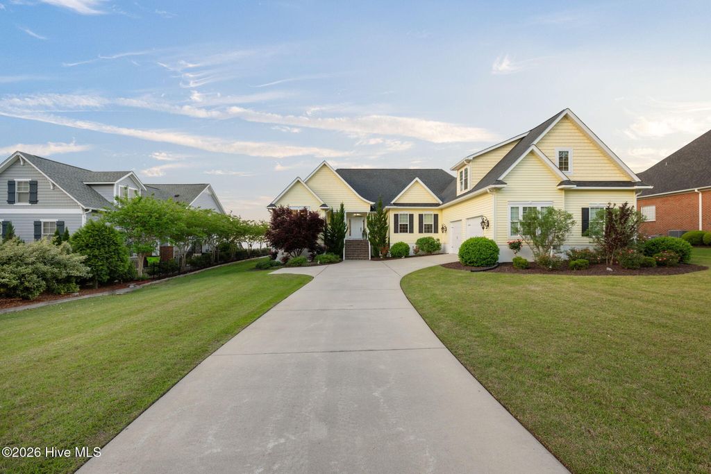 Photo of 405 Neuse Harbour Boulevard, New Bern, NC 28560 (MLS # 100567417)