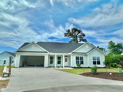 Homes For Sale - 1686 E Magnolia Court<br/> Ocean Isle Beach, NC 28469