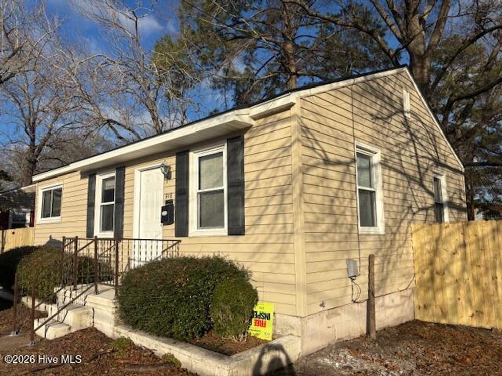 Photo of 918 Simmons Street, New Bern, NC 28560 (MLS # 100555057)