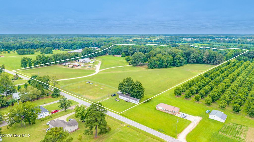 Photo of 1070 Gregory Fork Road, Richlands, NC 28574 (MLS # 100523793)