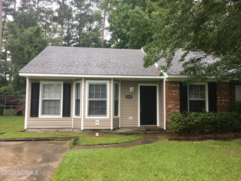 Townhouse For Sale - 2105 Rolling Ridge Drive<br/> Midway Park, NC 28544