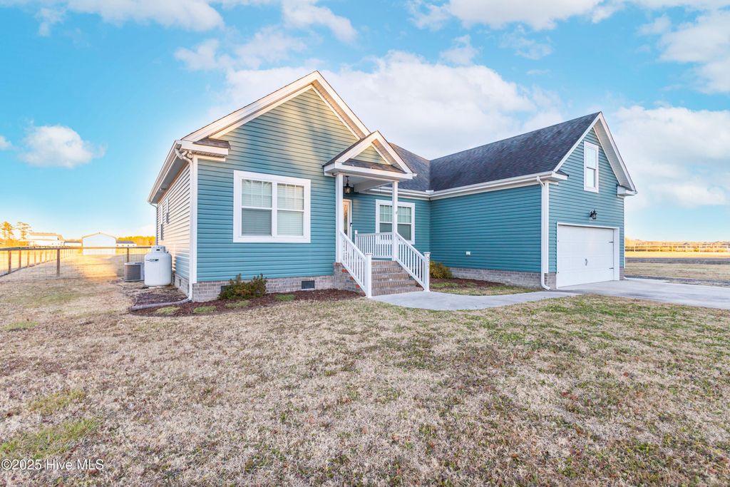 Photo of 575 NW Backwoods Road, Moyock, NC 27958 (MLS # 100545739)