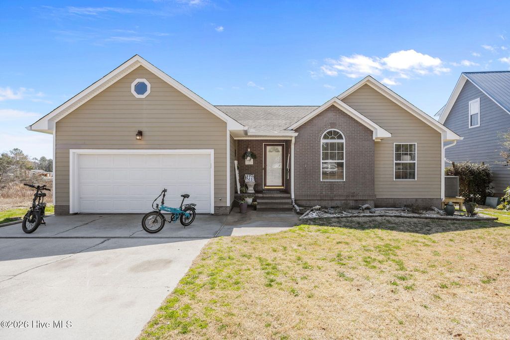 Photo of 643 Riva Ridge Road, Sneads Ferry, NC 28460 (MLS # 100559505)