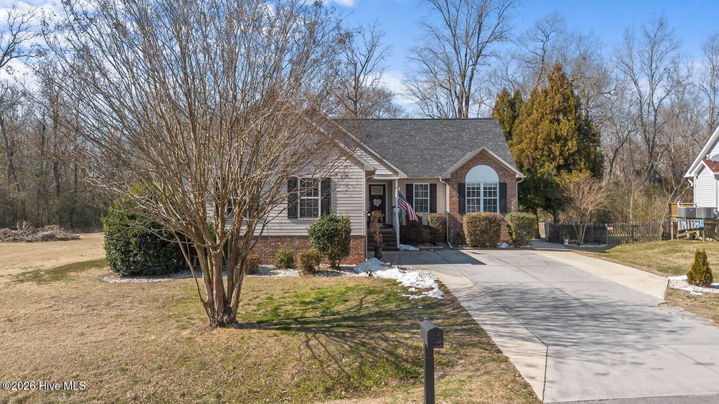 Photo of 131 Forest Bluff Drive, Jacksonville, NC 28540 (MLS # 100555225)