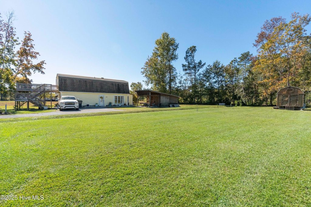 Photo of 198 Jefferson Road, Lake Waccamaw, NC 28450 (MLS # 100563902)
