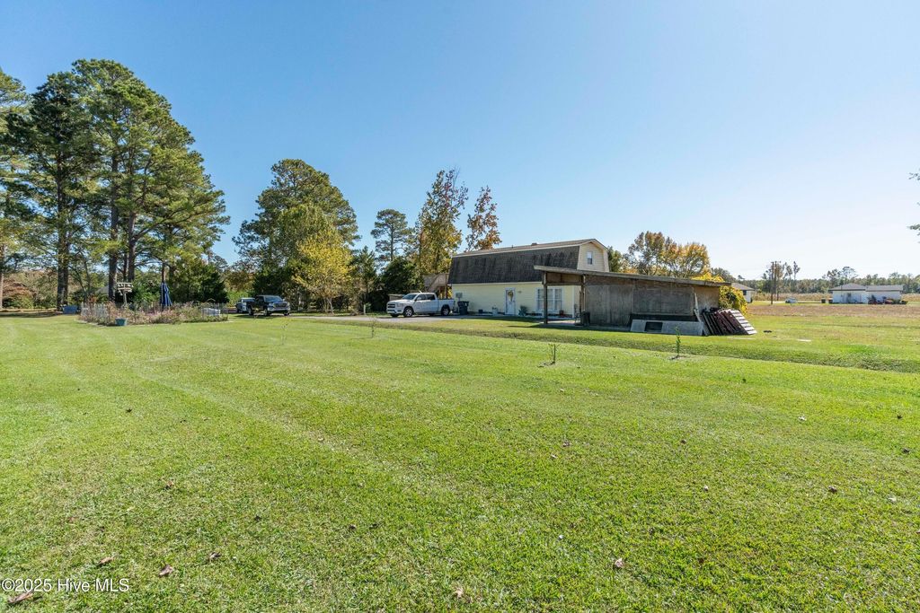 Photo of 198 Jefferson Road, Lake Waccamaw, NC 28450 (MLS # 100563902)