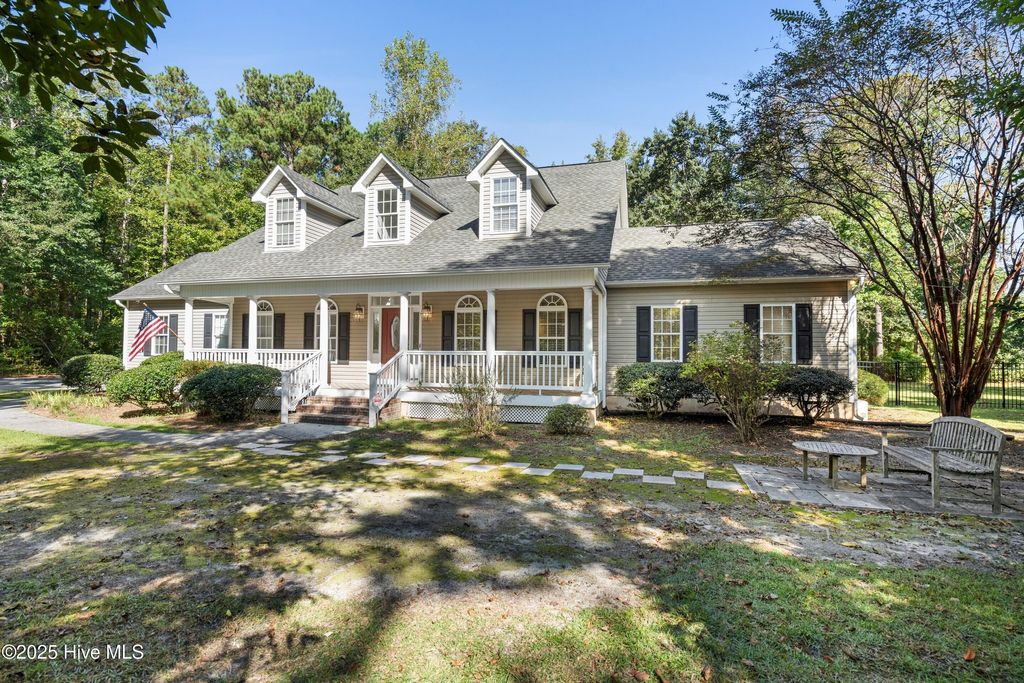 Photo of 136 S Belvedere Drive, Hampstead, NC 28443 (MLS # 100537413)
