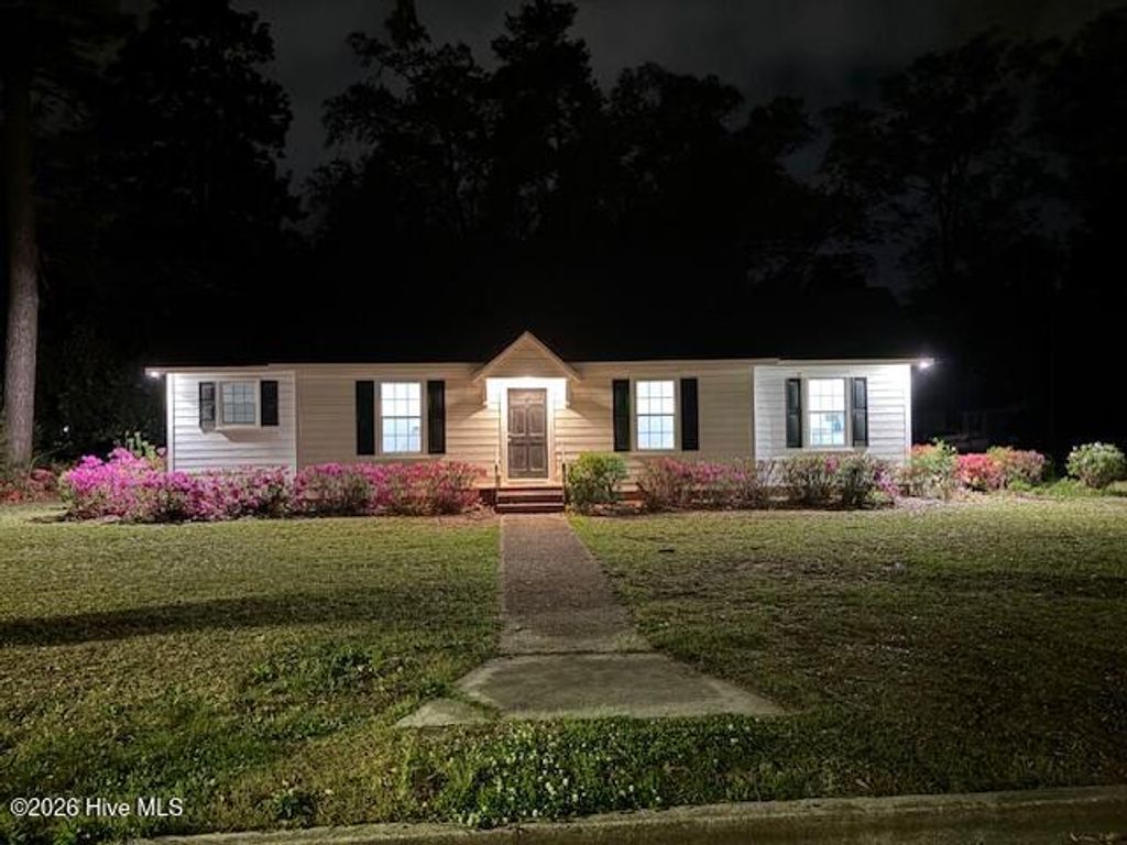Photo of 603 Everett Street, Laurinburg, NC 28352 (MLS # 100549146)
