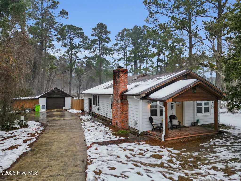 Photo of 614 W Thurman Road, New Bern, NC 28562 (MLS # 100553004)