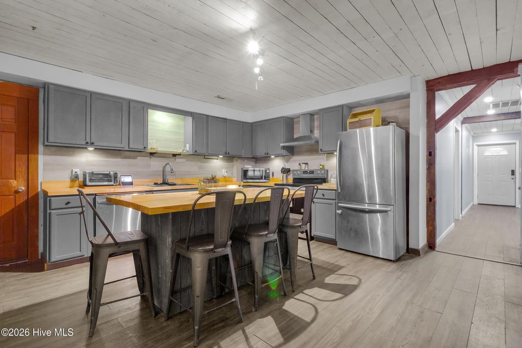 Photo of 614 W Thurman Road, New Bern, NC 28562 (MLS # 100553004)