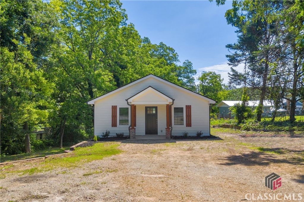 Photo of 1037 Pond Street, Toccoa, GA 30577 (MLS # CM1026105)