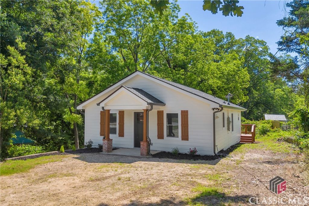 Photo of 1037 Pond Street, Toccoa, GA 30577 (MLS # CM1026105)