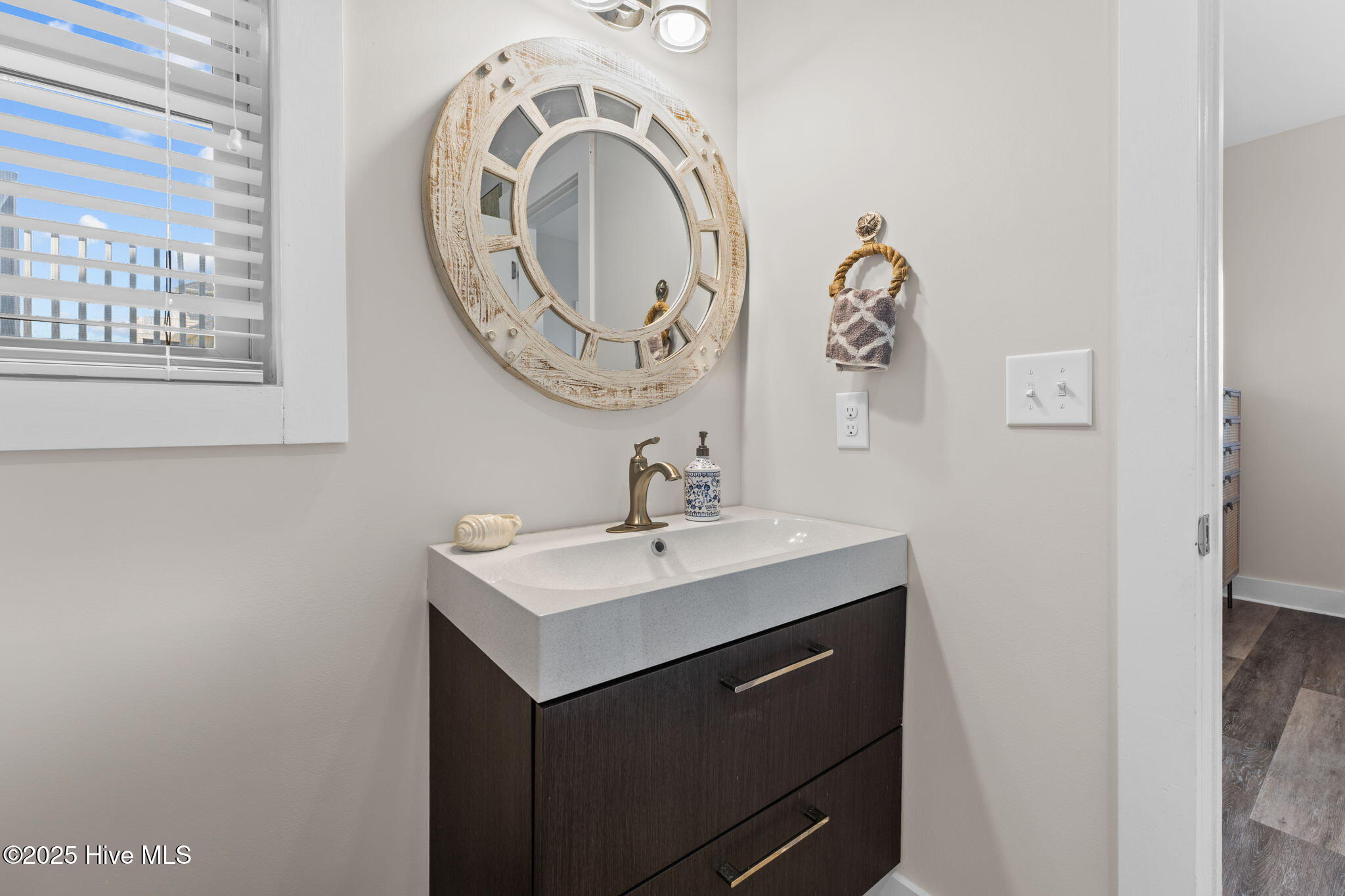 Sneads Ferry, North Carolina 28460, United States, 4 Bedrooms Bedrooms, ,4 BathroomsBathrooms,Residential,Pending,255813