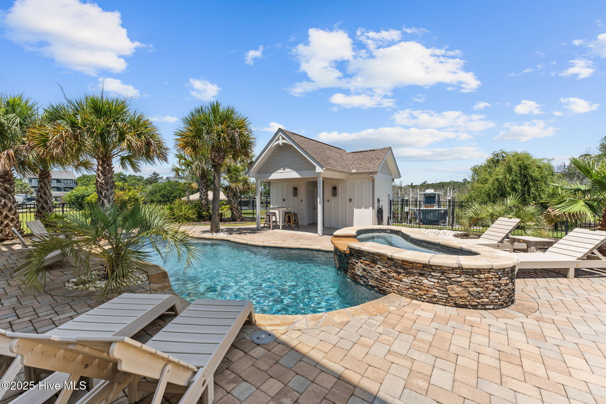 Sneads Ferry, North Carolina 28460, United States, 4 Bedrooms Bedrooms, ,4 BathroomsBathrooms,Residential,Pending,255813