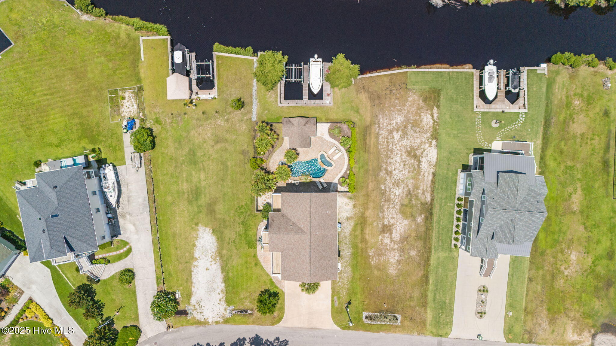 Sneads Ferry, North Carolina 28460, United States, 4 Bedrooms Bedrooms, ,4 BathroomsBathrooms,Residential,Pending,255813