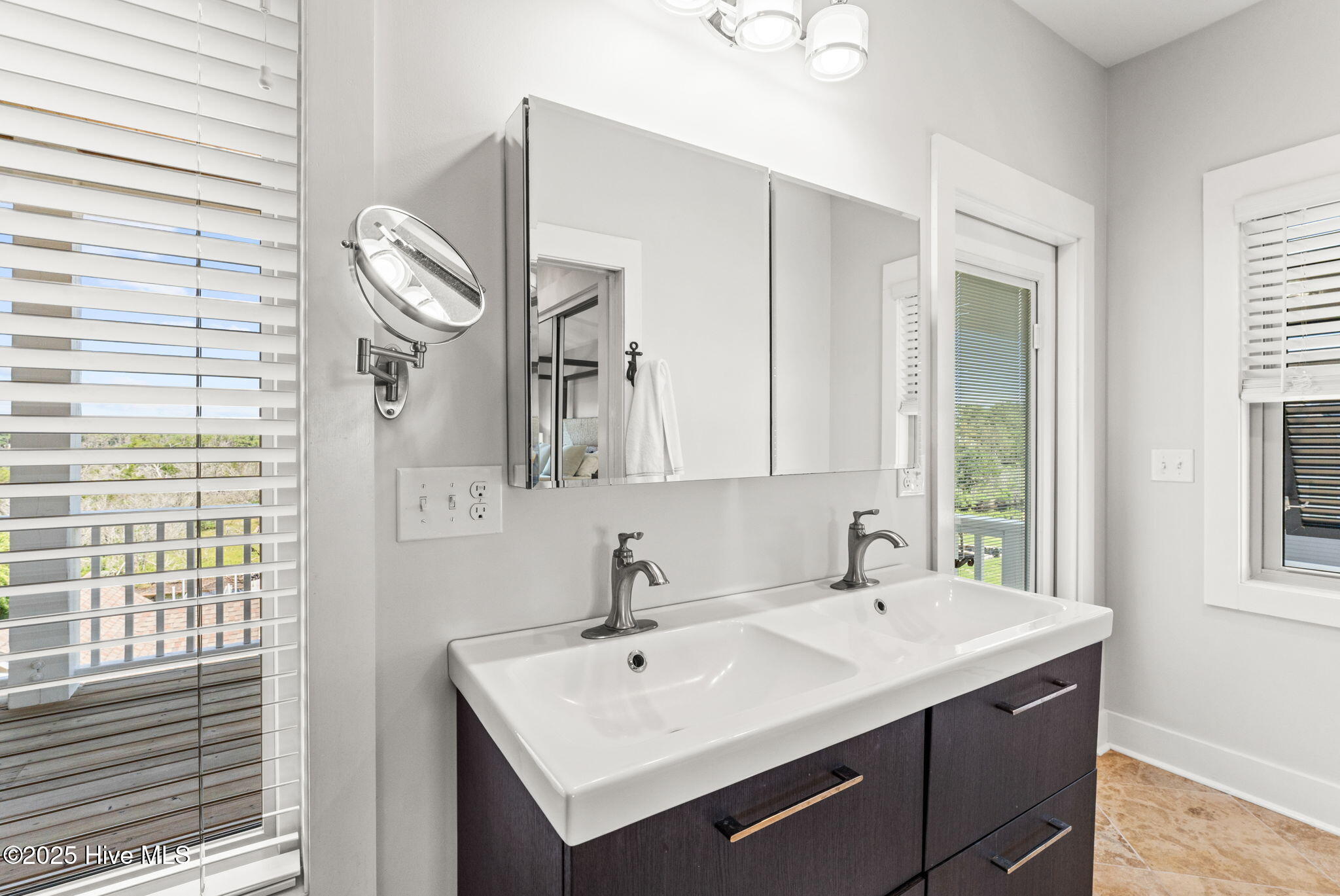 Sneads Ferry, North Carolina 28460, United States, 4 Bedrooms Bedrooms, ,4 BathroomsBathrooms,Residential,Pending,255813