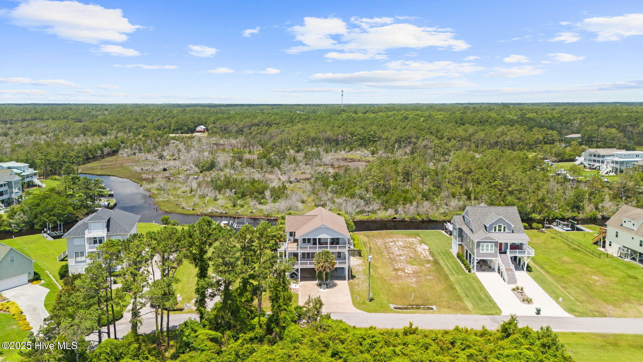 Sneads Ferry, North Carolina 28460, United States, 4 Bedrooms Bedrooms, ,4 BathroomsBathrooms,Residential,Pending,255813