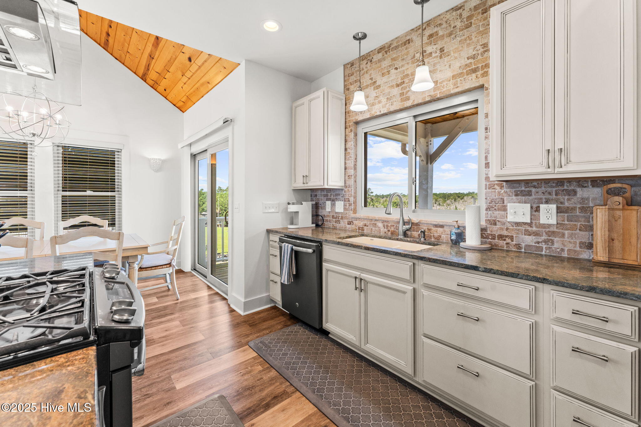 Sneads Ferry, North Carolina 28460, United States, 4 Bedrooms Bedrooms, ,4 BathroomsBathrooms,Residential,Pending,255813