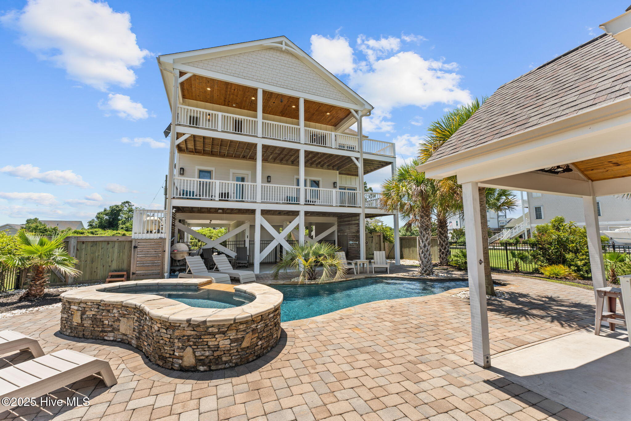 Sneads Ferry, North Carolina 28460, United States, 4 Bedrooms Bedrooms, ,4 BathroomsBathrooms,Residential,Pending,255813