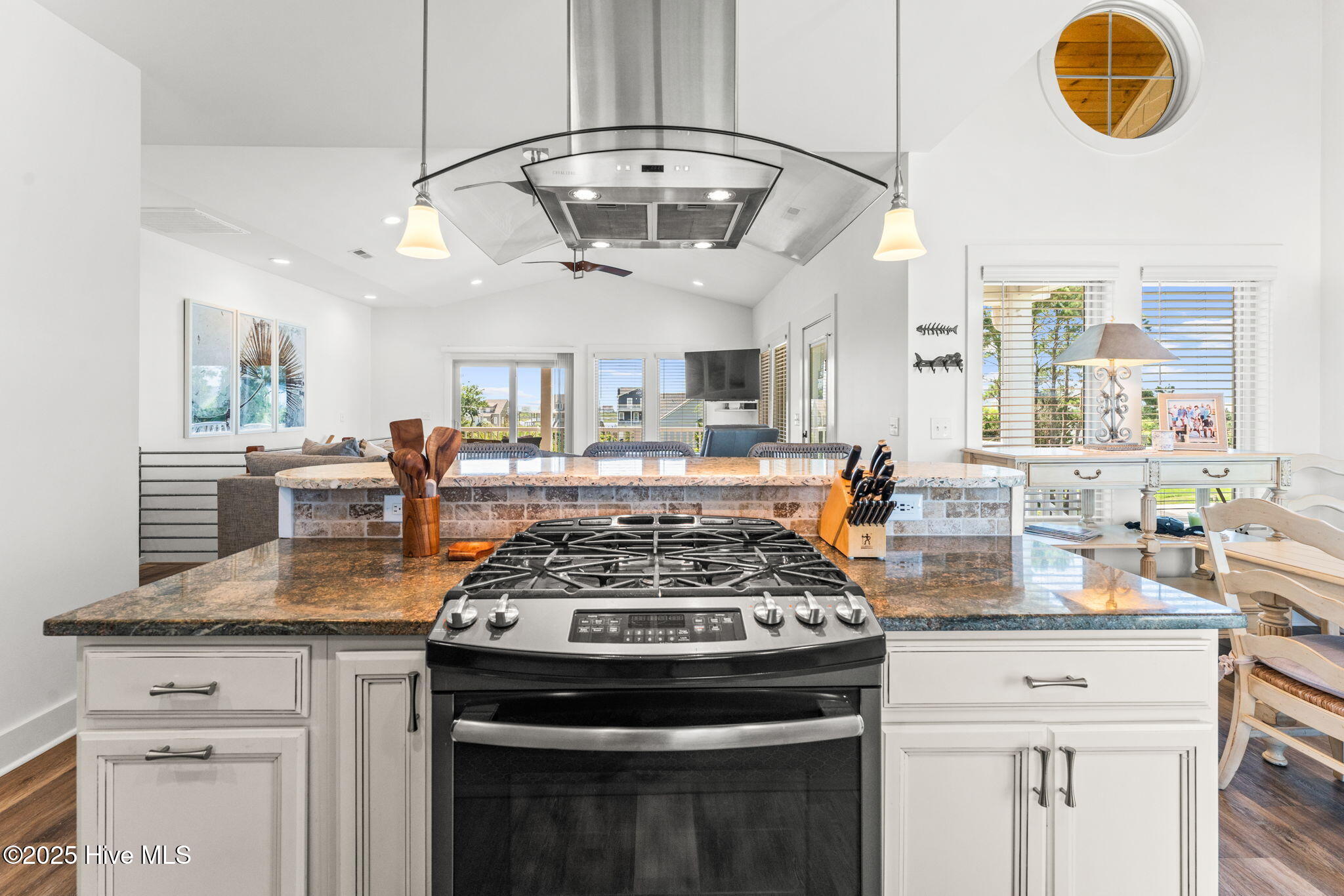 Sneads Ferry, North Carolina 28460, United States, 4 Bedrooms Bedrooms, ,4 BathroomsBathrooms,Residential,Pending,255813