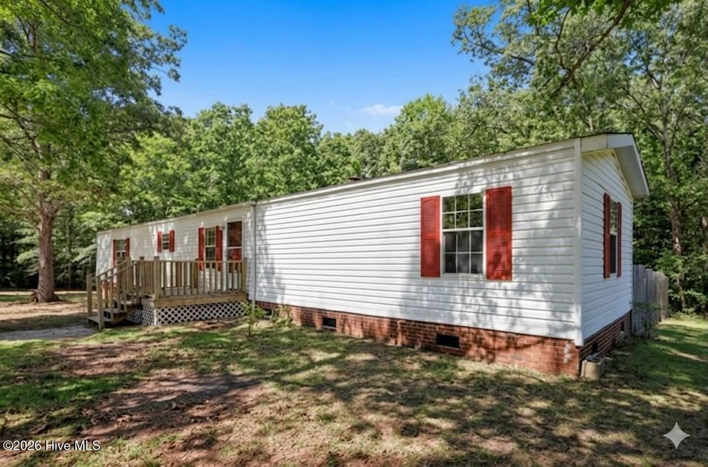 Photo of 106 Mcclendon Court, Richlands, NC 28574 (MLS # 100576085)
