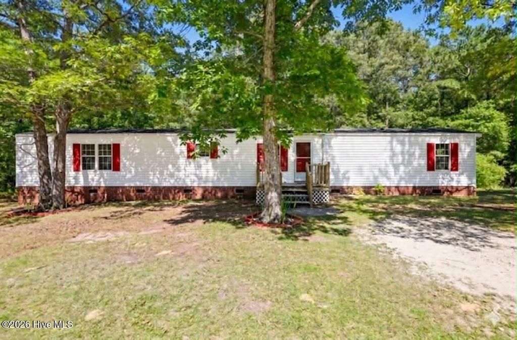 Photo of 106 Mcclendon Court, Richlands, NC 28574 (MLS # 100576085)