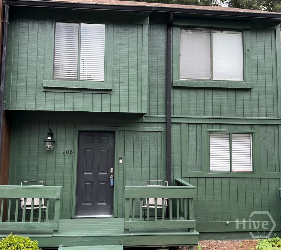 106 Fernbanks Dr Court