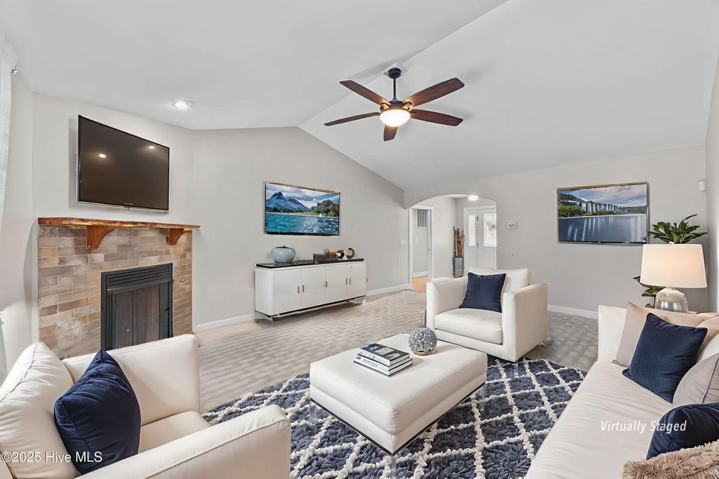 Photo of 304 Emmen Road, New Bern, NC 28562 (MLS # 100525624)