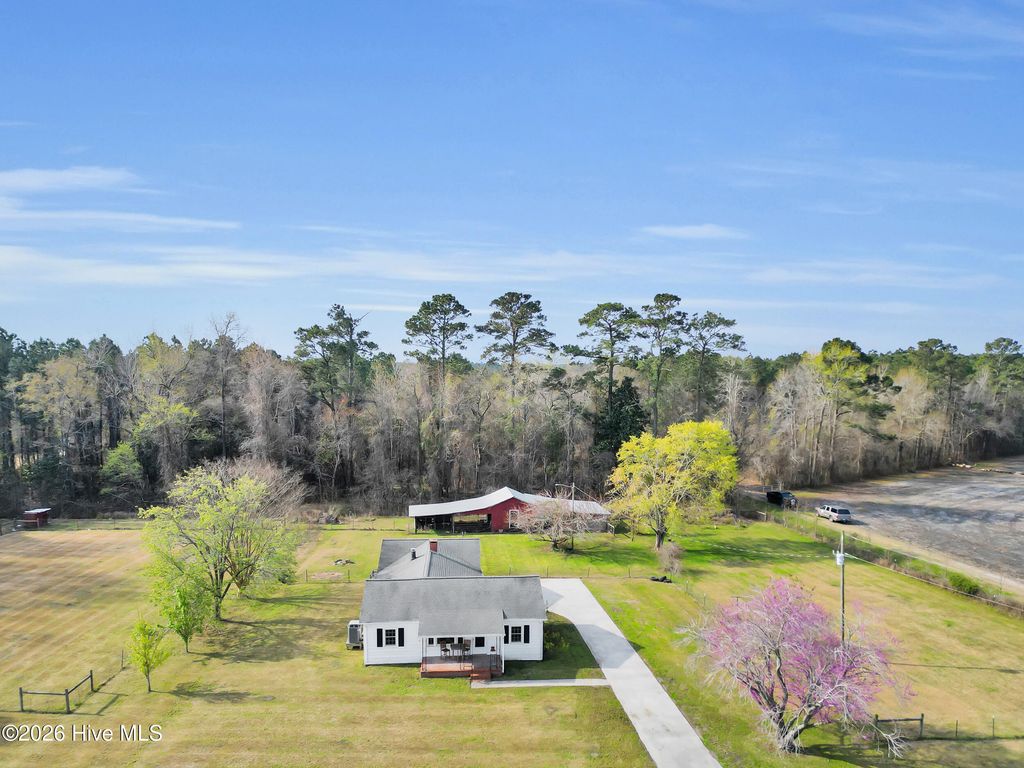 Photo of 2457 White Oak River Road, Maysville, NC 28555 (MLS # 100562056)